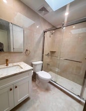 61-45 Parsons Blvd in Fresh Meadows, NY - Foto de edificio - Building Photo