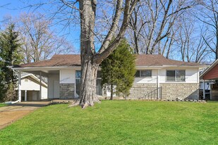 7048 Clover Ln in Hazelwood, MO - Building Photo