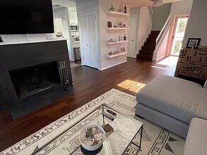 2007 Sandberg Dr in Austin, TX - Building Photo - Building Photo