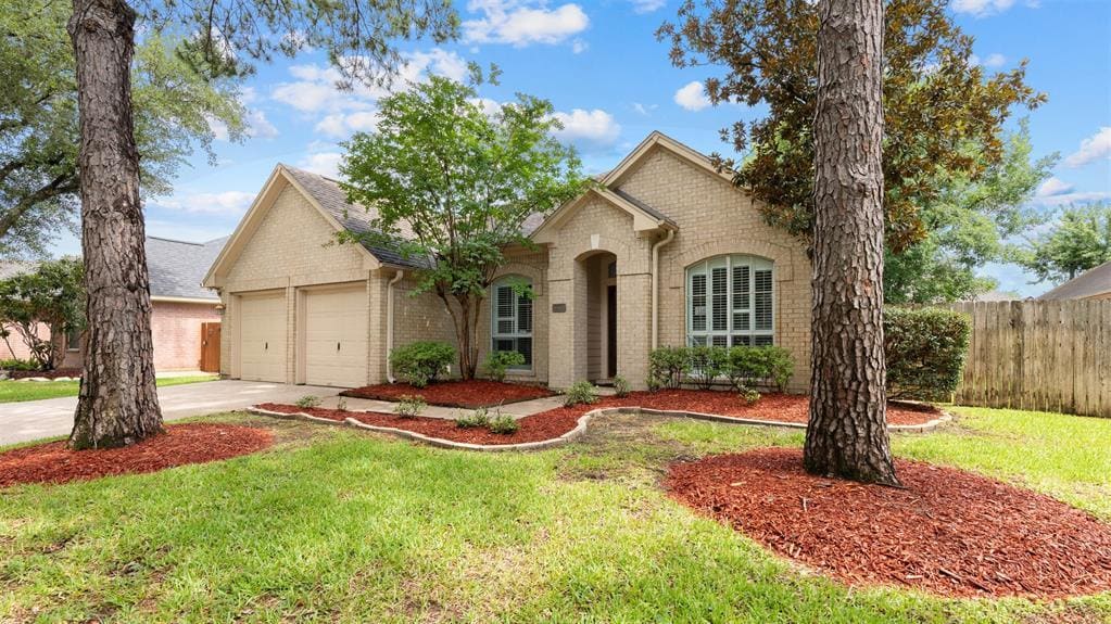 12835 Dove Brook Ct in Houston, TX - Building Photo