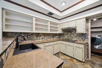 222 Litchfield Ln in Houston, TX - Building Photo - Building Photo