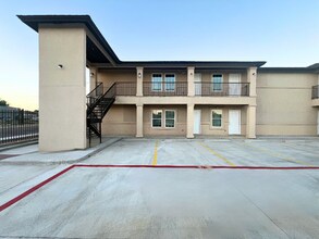 2904 E Lyon St in Laredo, TX - Building Photo - Building Photo