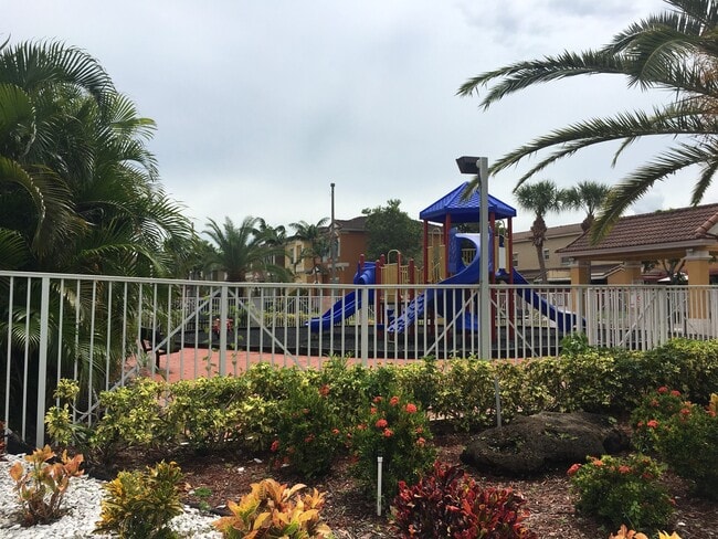 121 SE 7th Rd in Homestead, FL - Building Photo - Building Photo