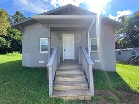 104 Drummer St in Rustburg, VA - Building Photo