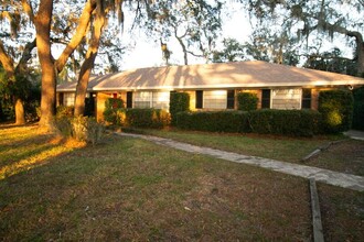 909 Oxford St in Longwood, FL - Foto de edificio - Building Photo