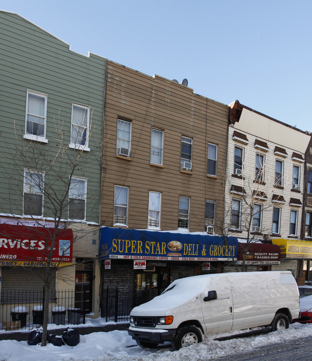 204 Irving Ave in Brooklyn, NY - Foto de edificio