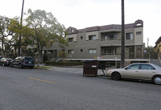 320 W Lomita Ave in Glendale, CA - Building Photo - Building Photo