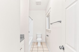 908 Martin Luther King Jr Ave, Unit 11 in Long Beach, CA - Building Photo - Building Photo