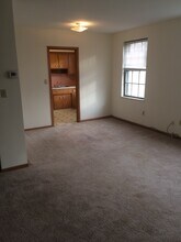 3730 Warrensville Center Rd in Shaker Heights, OH - Foto de edificio - Building Photo