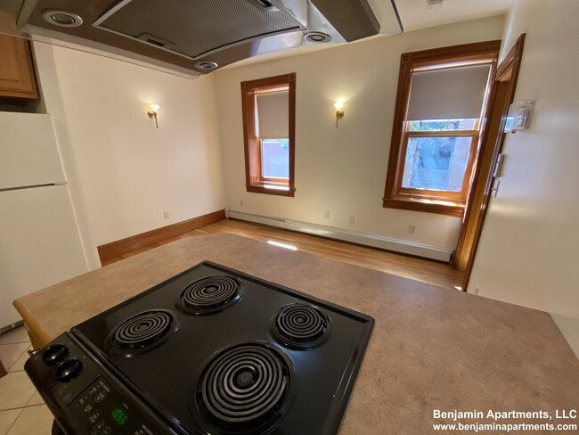 97 Myrtle St, Unit 1 in Boston, MA - Building Photo - Building Photo