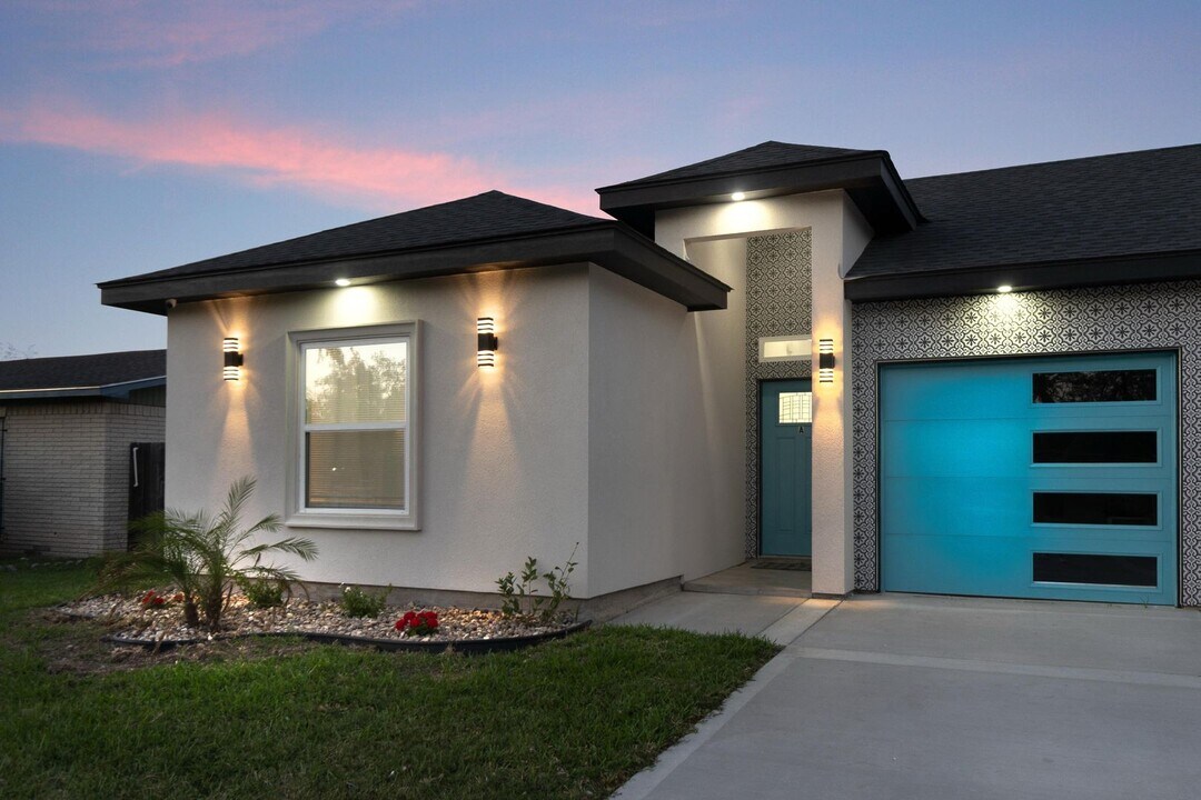 1809 Pease St in Harlingen, TX - Building Photo