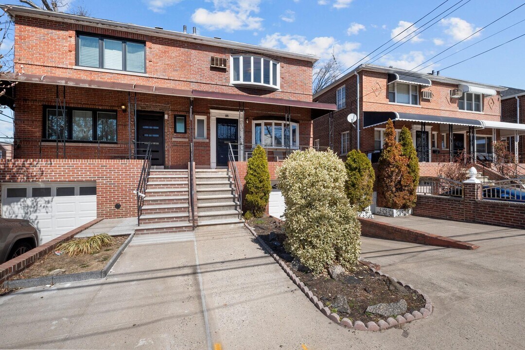 1105 Mace Ave in Bronx, NY - Building Photo