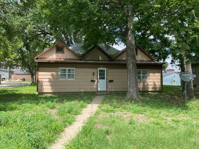 115 E 9th St, Unit 2 in Concordia, KS - Foto de edificio - Building Photo