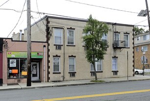 331 Pleasant Pl in Teaneck, NJ - Building Photo
