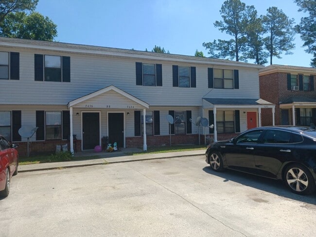 property at 7690 Hunters Ridge Ln