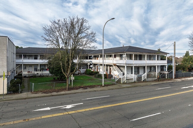 Bennett Apartments in Renton, WA - Building Photo - Primary Photo