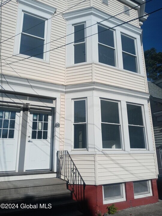 329 2nd St-Unit -1st Floor in Albany, NY - Building Photo