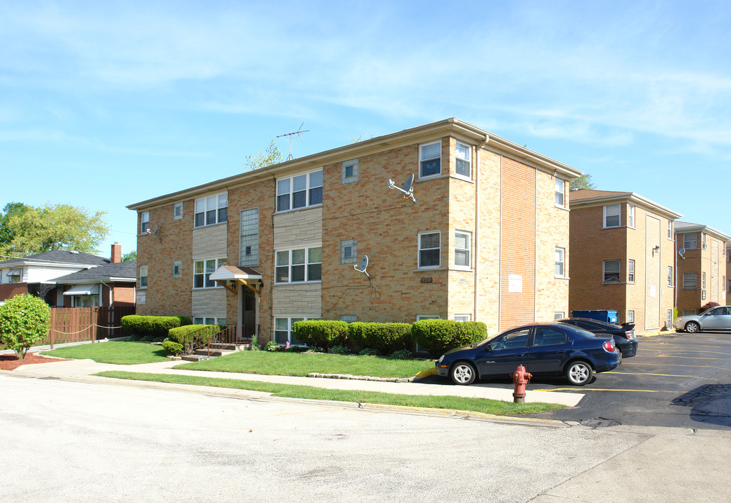 1400 N 1st Ave in Melrose Park, IL - Foto de edificio