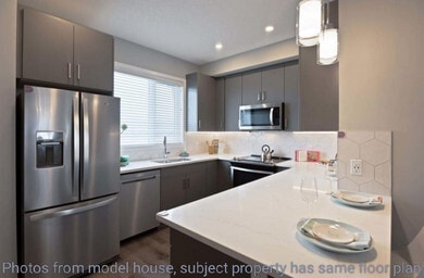 850 Belmont Drive SW in Calgary, AB - Building Photo - Building Photo