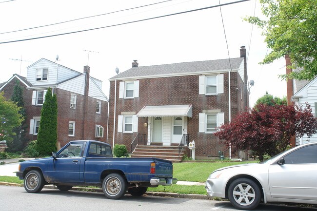 333-335 Paderewski Ave in Perth Amboy, NJ - Foto de edificio - Building Photo