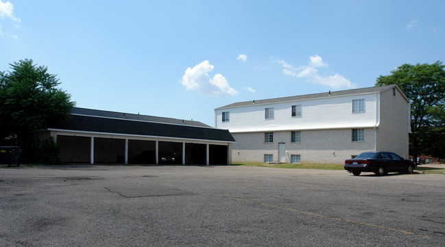 4120 Orchard Dale Dr NW in Canton, OH - Foto de edificio - Building Photo