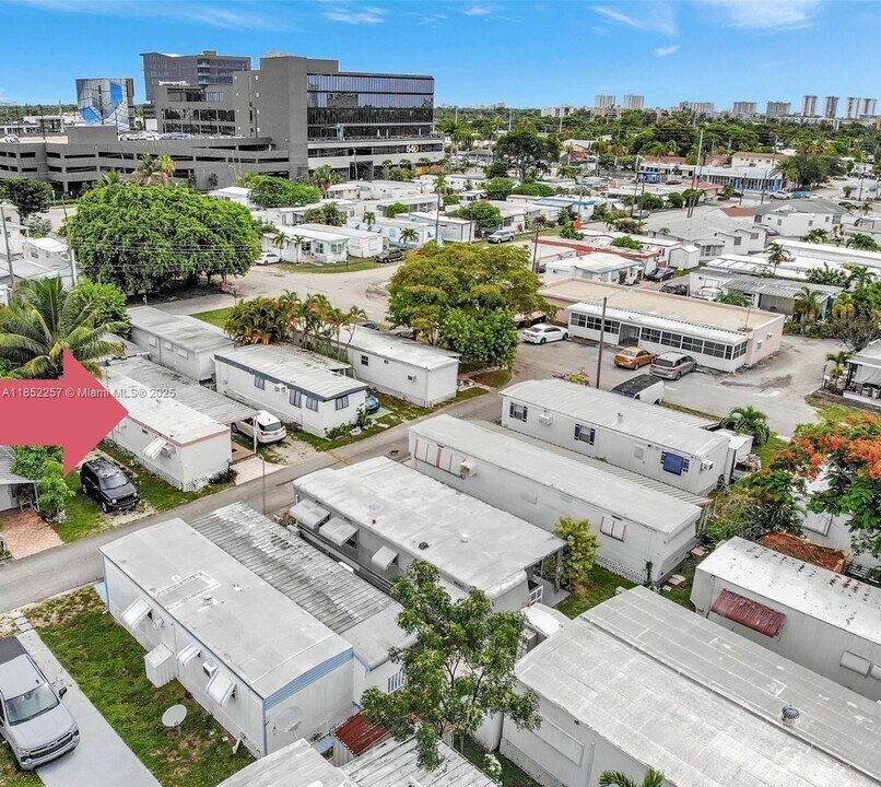 345 Maple St in Hallandale Beach, FL - Building Photo