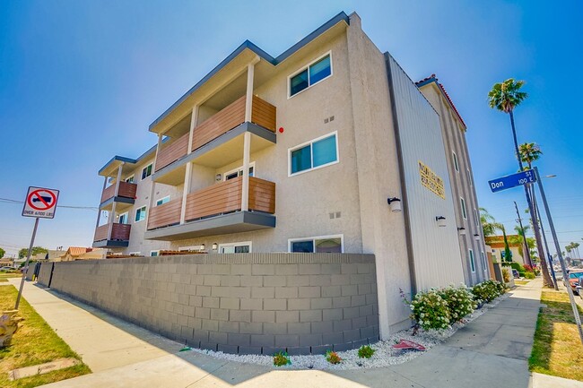 1718 N Avalon Blvd in Wilmington, CA - Foto de edificio - Building Photo