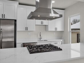 12 Alpine St, Unit 1 in Worcester, MA - Building Photo - Building Photo