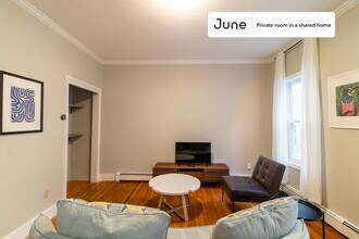 Private bedroom in 5 bed/2 bath Home in Boston, MA - Building Photo - Building Photo