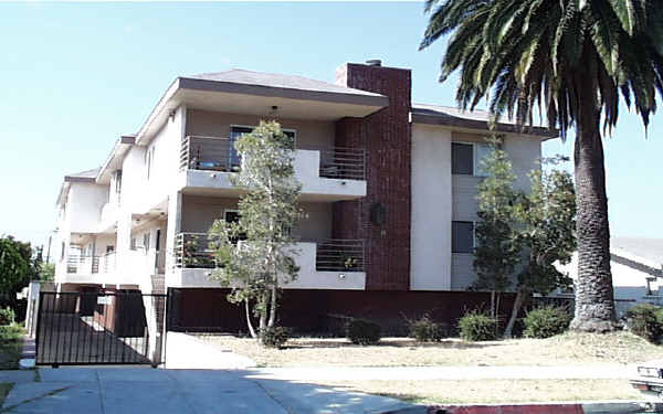 420 W Garfield Ave in Glendale, CA - Foto de edificio - Building Photo