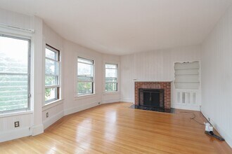 61 Washington Rd in Springfield, MA - Building Photo - Building Photo