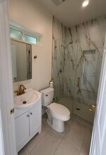 15857 Stare St in North Hills, CA - Foto de edificio - Building Photo