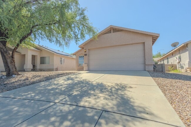 1710 E St John the Baptist St in Tucson, AZ - Building Photo - Building Photo