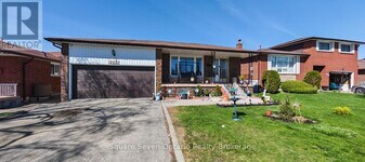 4264 Brandon Gate Dr in Mississauga, ON - Building Photo