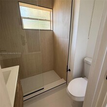 1827 N Dixie Hwy in Fort Lauderdale, FL - Building Photo - Building Photo