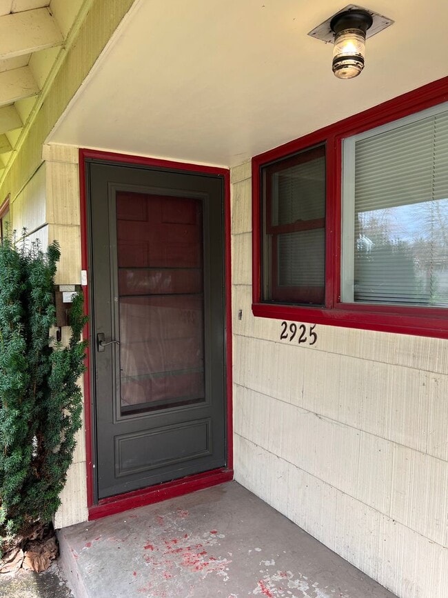 2925 Charnelton St in Eugene, OR - Building Photo - Building Photo