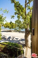 2055 W Silver Lake Dr in Los Angeles, CA - Building Photo - Building Photo