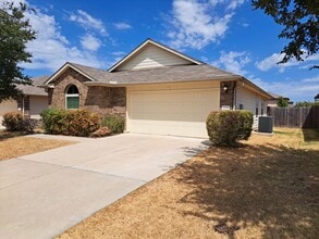 1208 Hawkeye Point Rd in Georgetown, TX - Foto de edificio - Building Photo