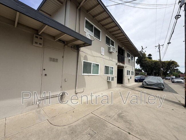 111 E Grove St in Stockton, CA - Building Photo - Building Photo