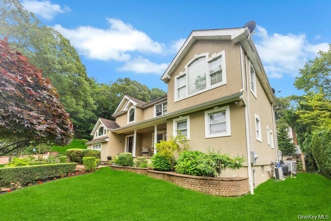 4 2nd St in Woodbury, NY - Building Photo - Building Photo