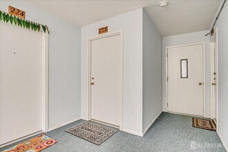 223 Edison Glen Terrace in Edison, NJ - Building Photo - Building Photo