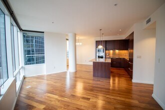 10700 NE 4th St in Bellevue, WA - Building Photo - Building Photo