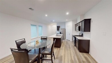 1910 Legacy Hills Dr in Houston, TX - Building Photo - Building Photo