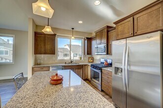 10889 Retreat Ln in Woodbury, MN - Building Photo - Building Photo