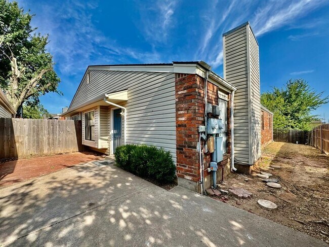 925 Swan Lake Ct in Edmond, OK - Building Photo - Building Photo