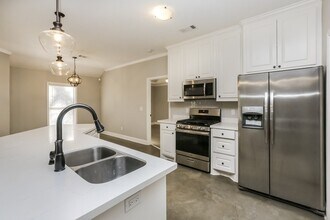 104 Moss Crk in Canton, MS - Foto de edificio - Building Photo