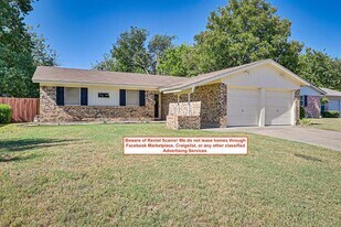 320 Gardenia Ct in Burleson, TX - Building Photo