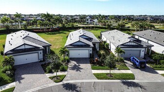 6341 Winding Pne Dr in Nokomis, FL - Building Photo