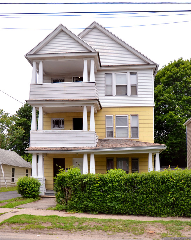 69 Eastwood Ave in Waterbury, CT - Foto de edificio - Building Photo