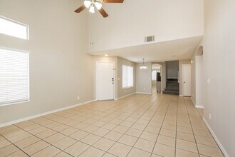 8379 Yamhill St in Las Vegas, NV - Foto de edificio - Building Photo